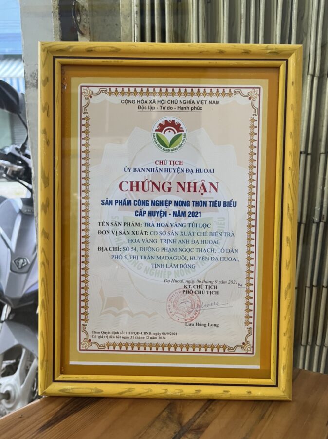 Tác dụng của trà hoa vàng thượng hạng làm quà mừng thọ ông bà - Cơ sở sản xuất chế biến Trà Hoa Vàng Trịnh Anh